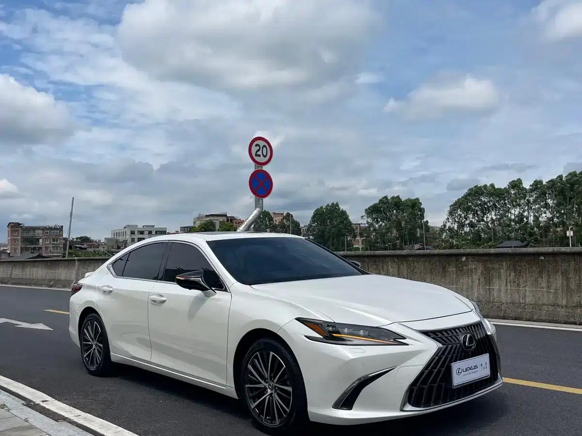 Lexus ES 2022 300h Premium Edition — миниатюра 6