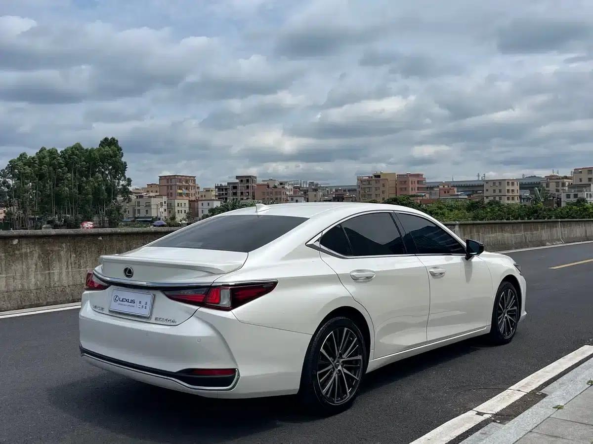 Lexus ES 2022 300h Premium Edition — миниатюра 7