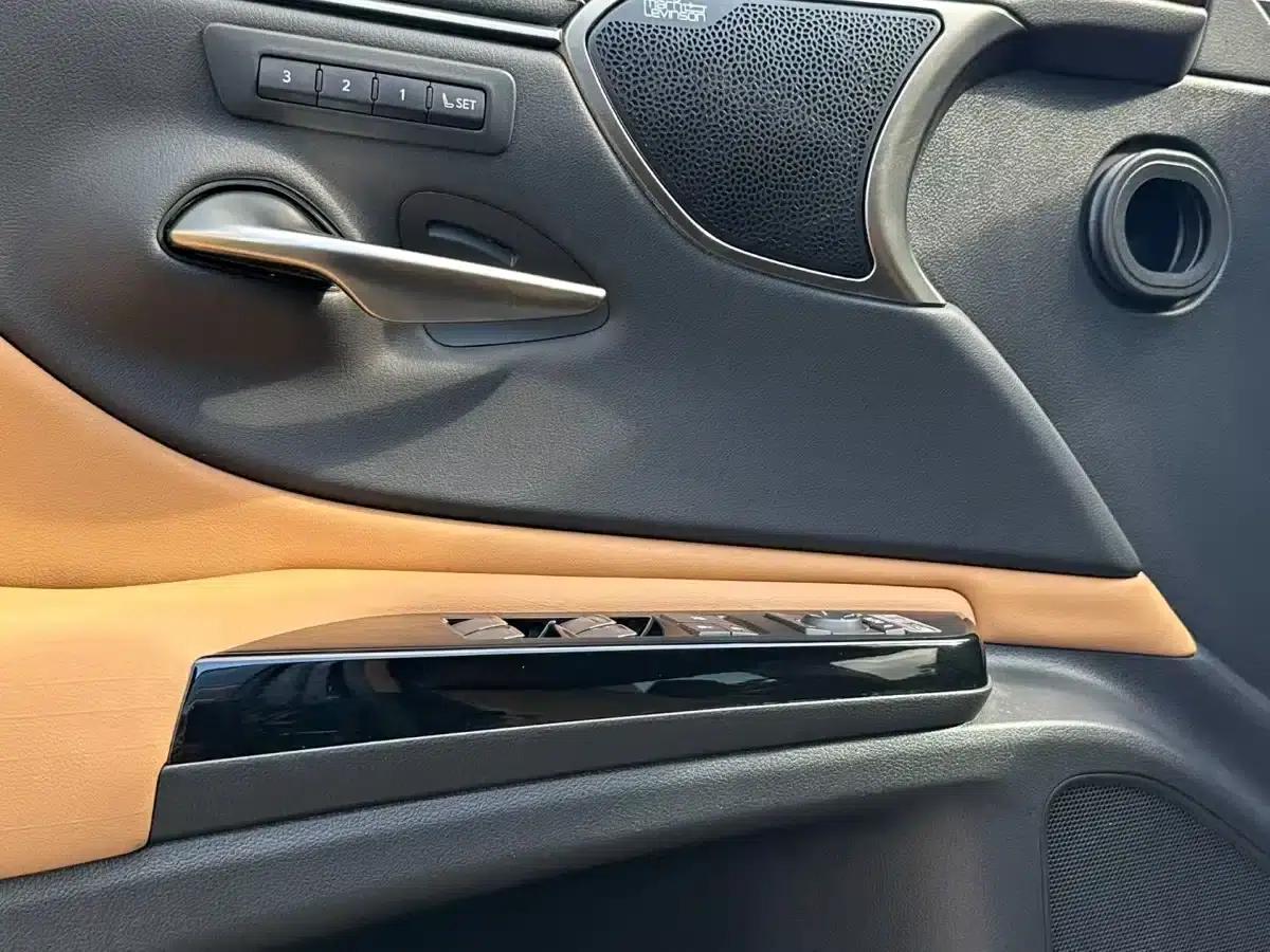 Lexus ES 2021 300h Executive Edition — миниатюра 4