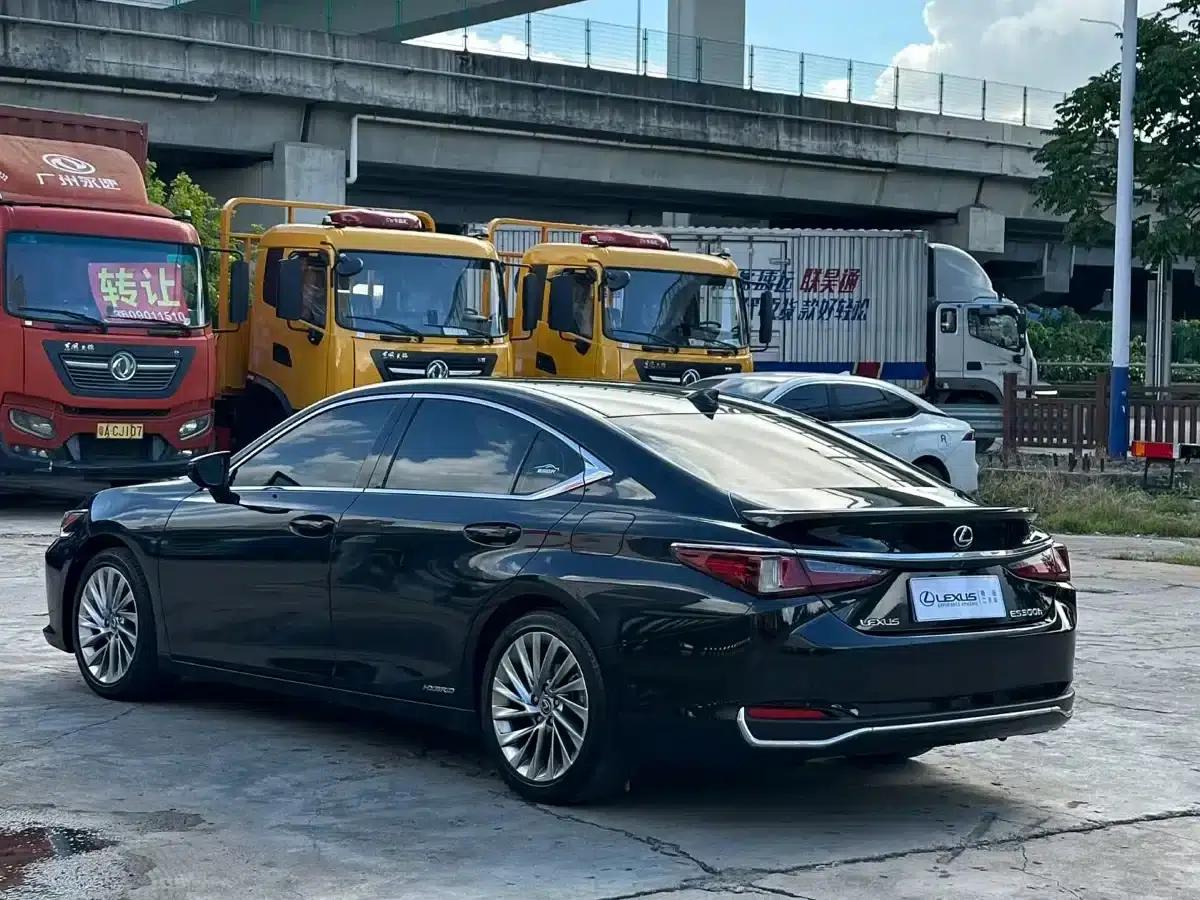Lexus ES 2021 300h Executive Edition — миниатюра 8
