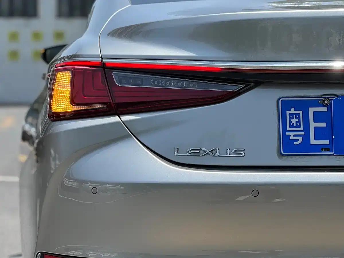 Lexus ES 2022 200 Luxury Edition — миниатюра 23