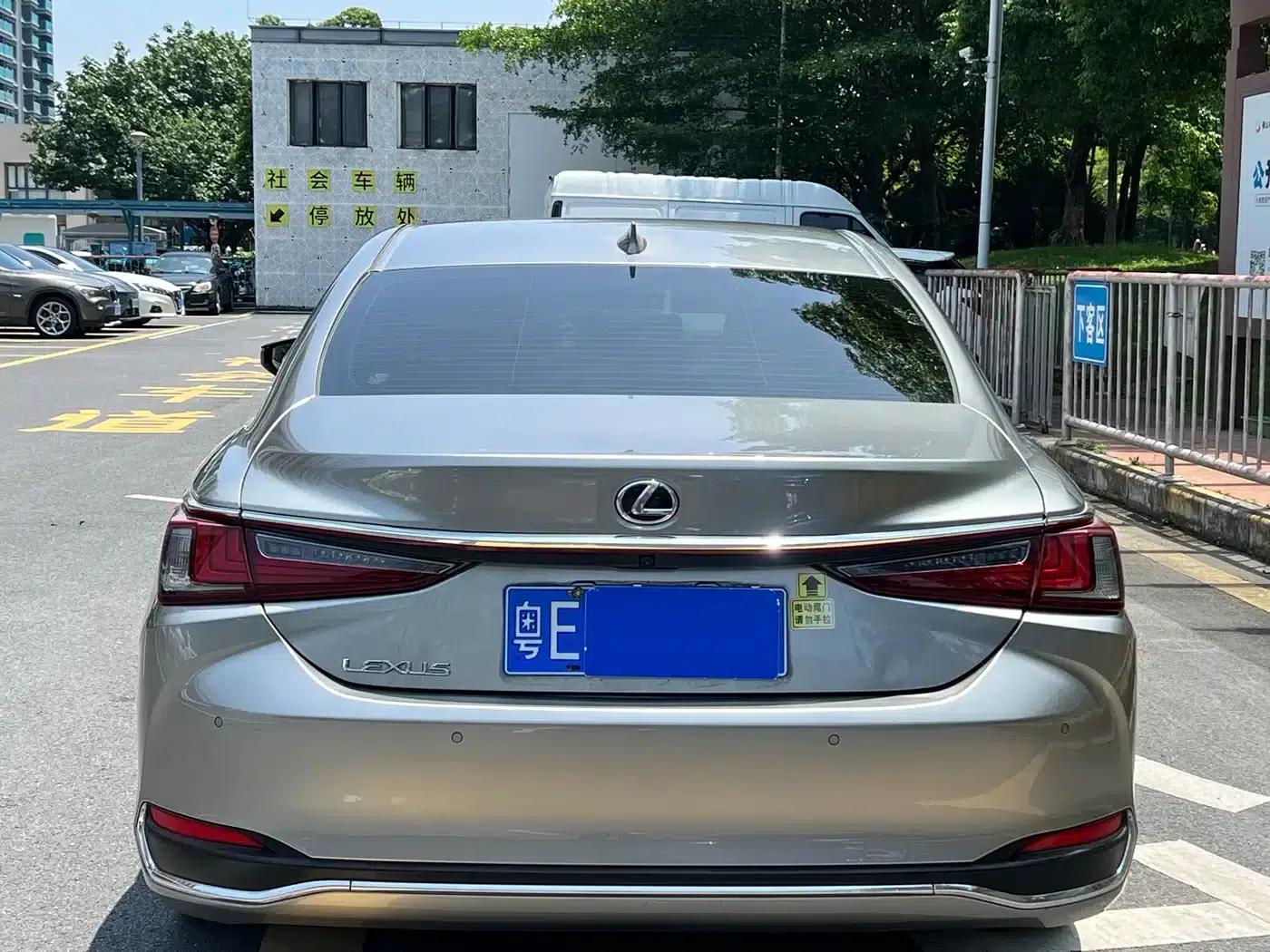 Lexus ES 2022 200 Luxury Edition — миниатюра 4