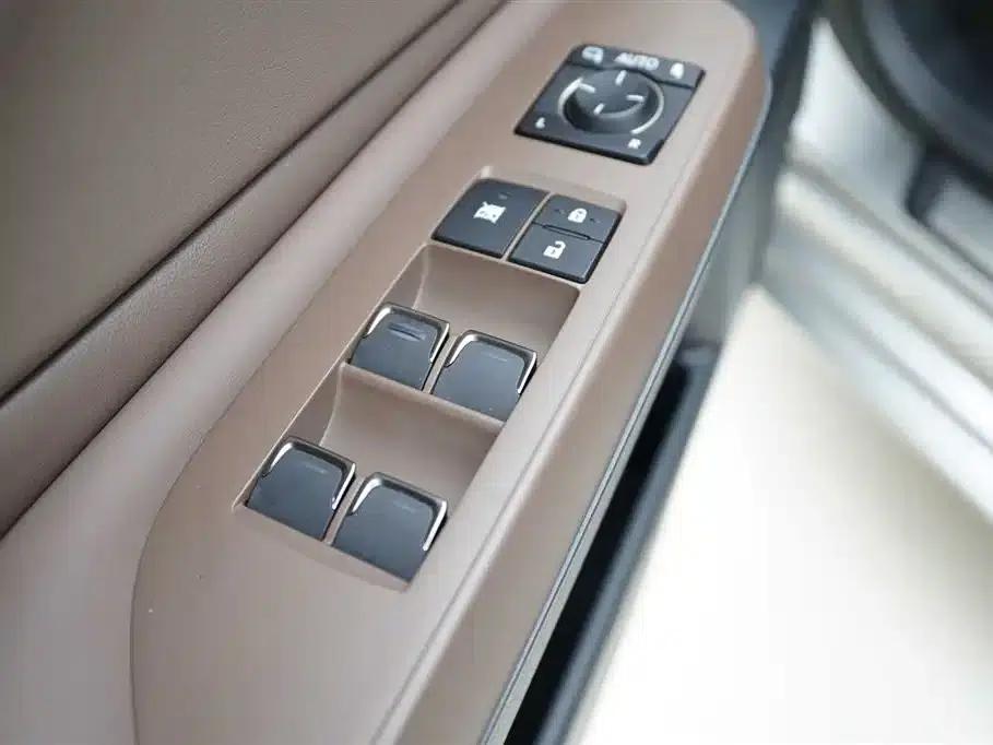 Lexus ES 2025 200 Premium Edition — миниатюра 11