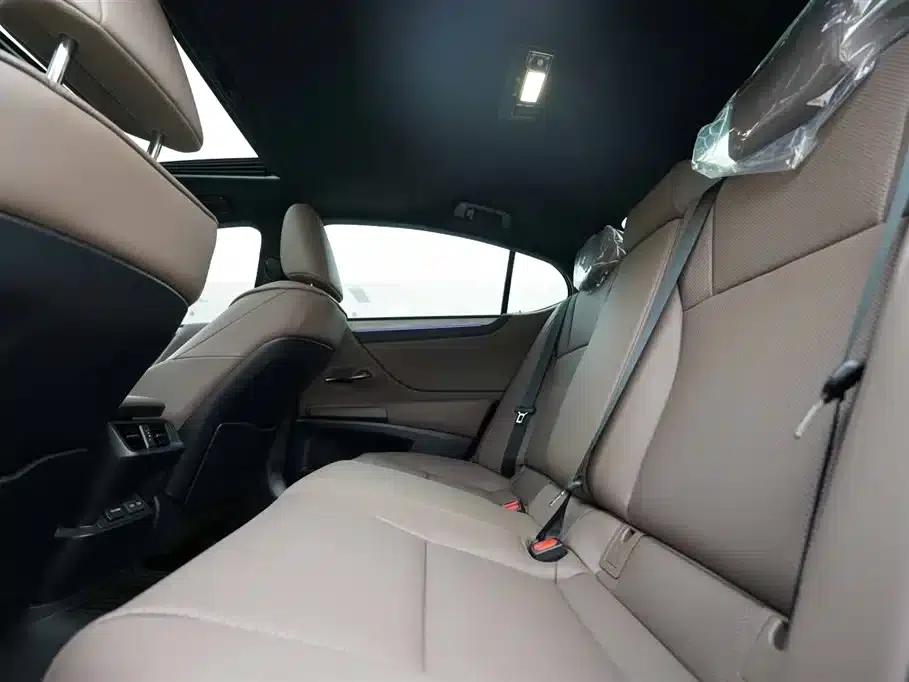 Lexus ES 2025 200 Premium Edition — миниатюра 21