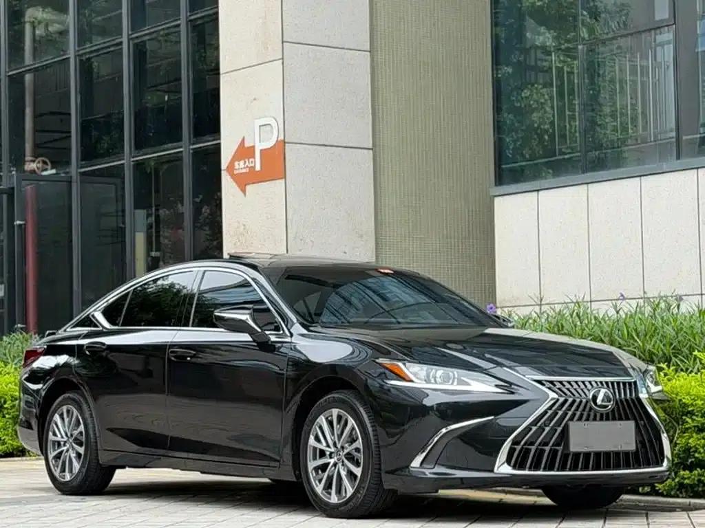 Lexus ES 2023 200 Premium Edition — миниатюра 1