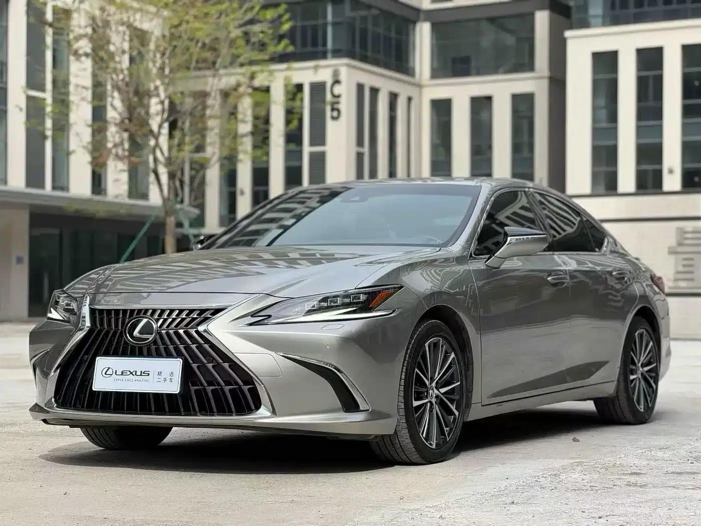 Lexus ES 2022 300h Premium Edition — миниатюра 1