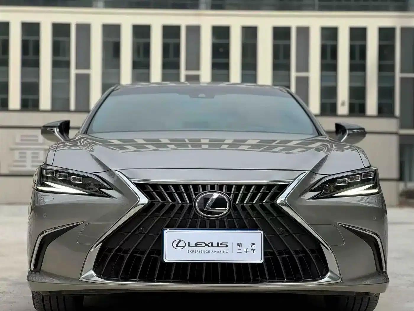Lexus ES 2022 300h Premium Edition — миниатюра 2