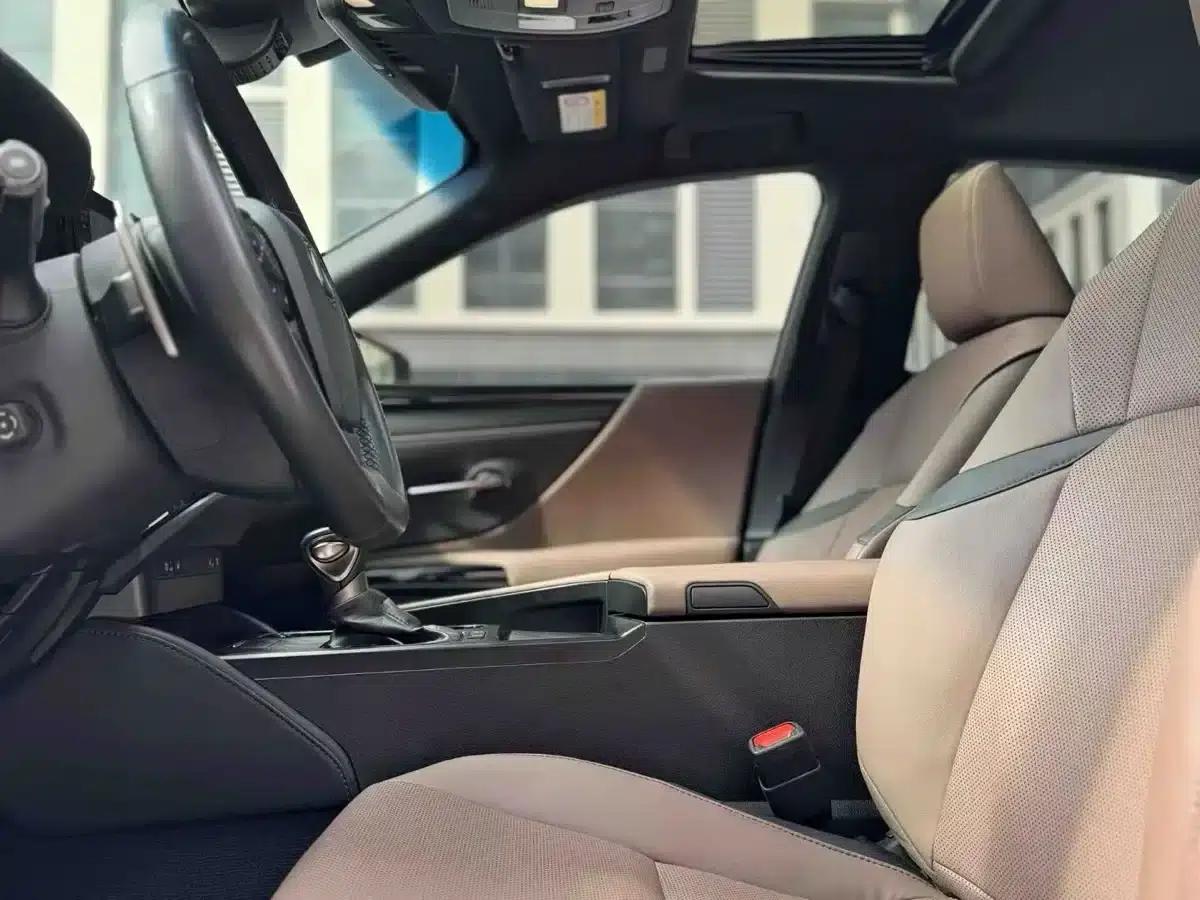 Lexus ES 2022 300h Premium Edition — миниатюра 4