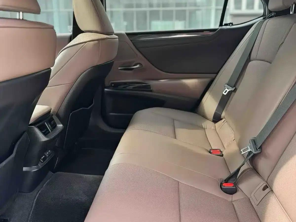 Lexus ES 2022 300h Premium Edition — миниатюра 5