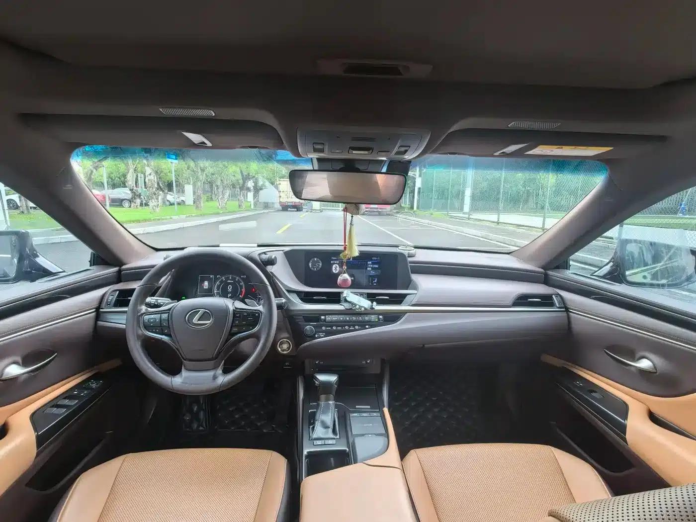 Lexus ES 2020 200 Excellence Edition — миниатюра 11