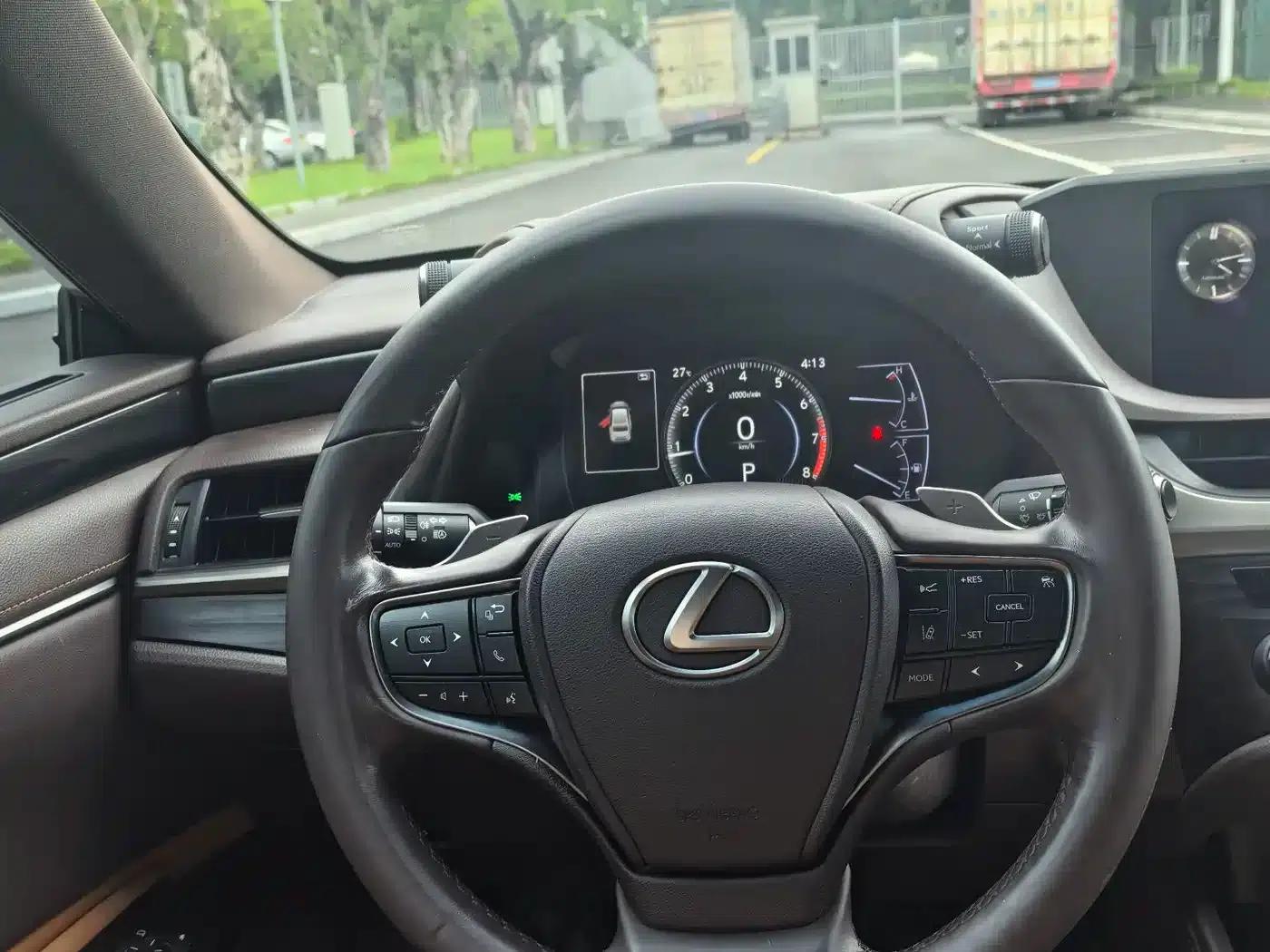 Lexus ES 2020 200 Excellence Edition — миниатюра 13