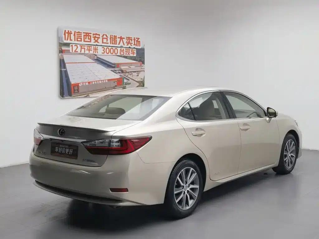 Lexus ES 2015 300h Comfort Edition — миниатюра 2