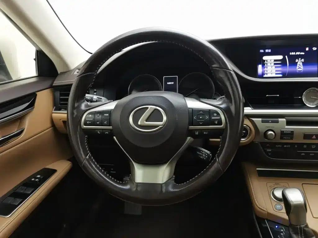 Lexus ES 2015 300h Comfort Edition — миниатюра 11