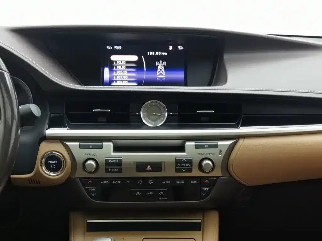 Lexus ES 2015 300h Comfort Edition — миниатюра 12