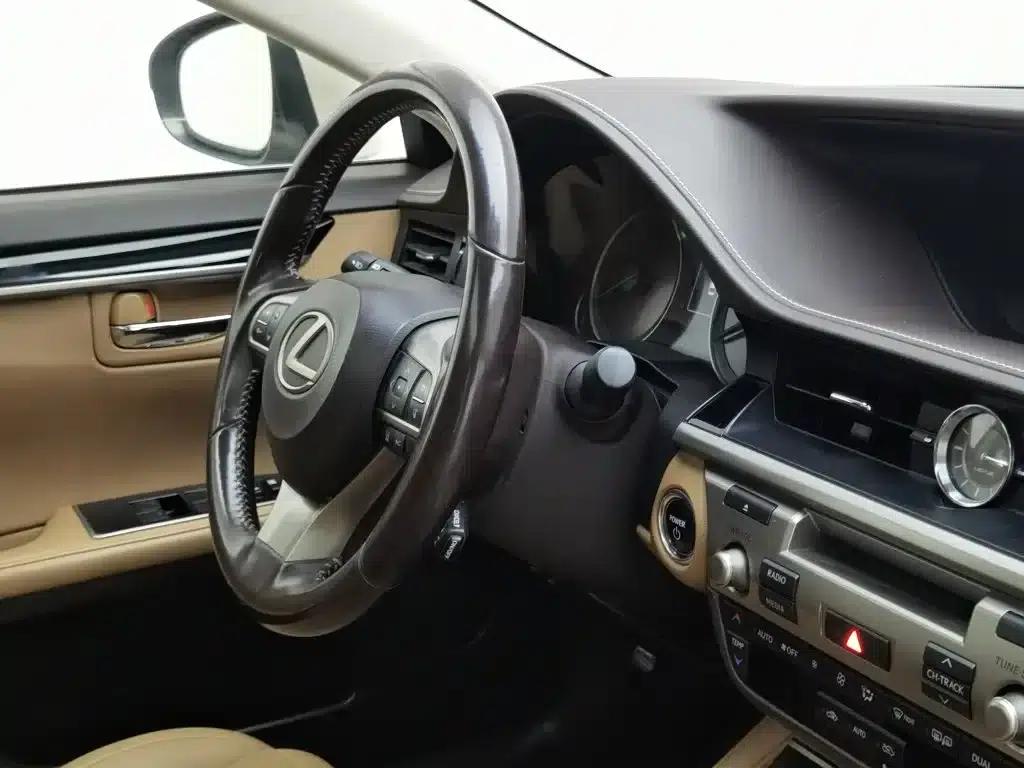 Lexus ES 2015 300h Comfort Edition — миниатюра 22