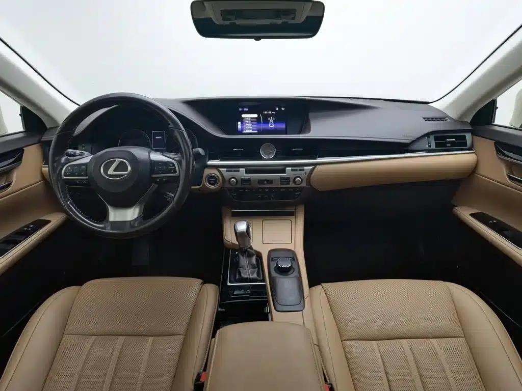 Lexus ES 2015 300h Comfort Edition — миниатюра 5