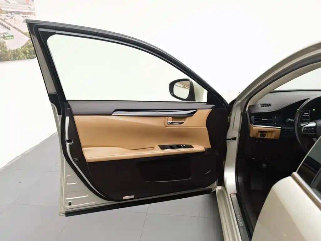Lexus ES 2015 300h Comfort Edition — миниатюра 8