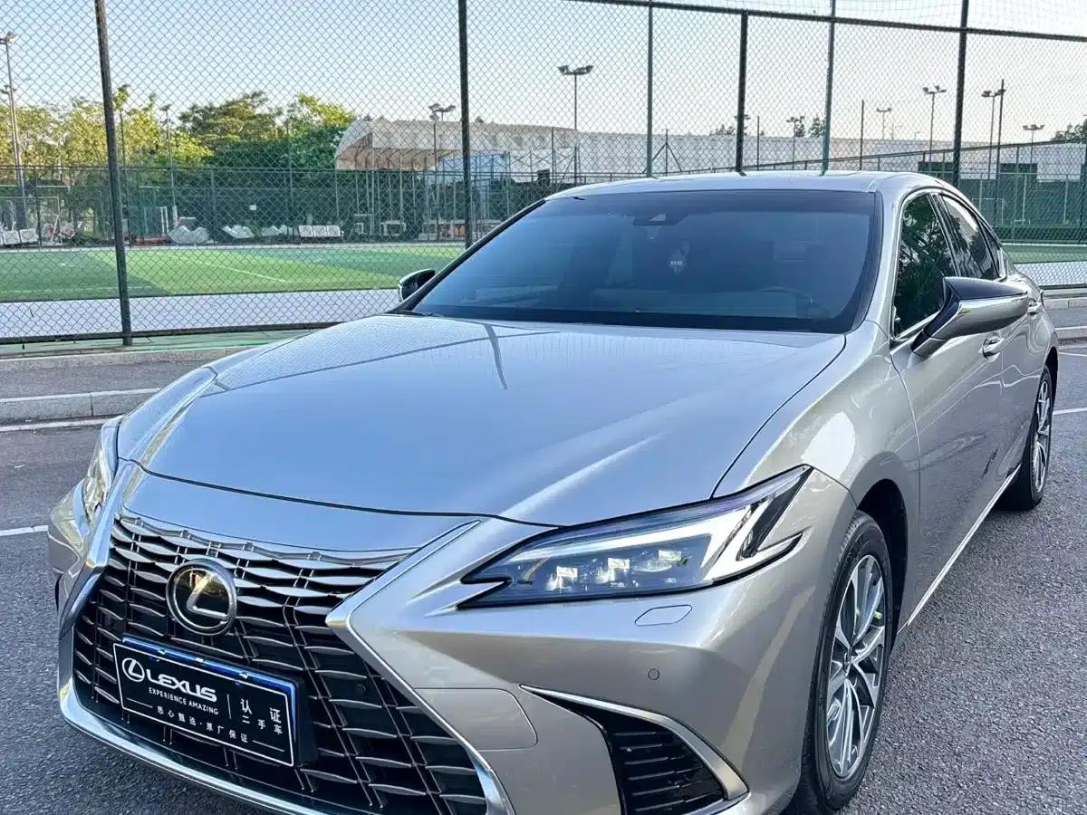 Lexus ES 2025 300h Premium Edition — миниатюра 1
