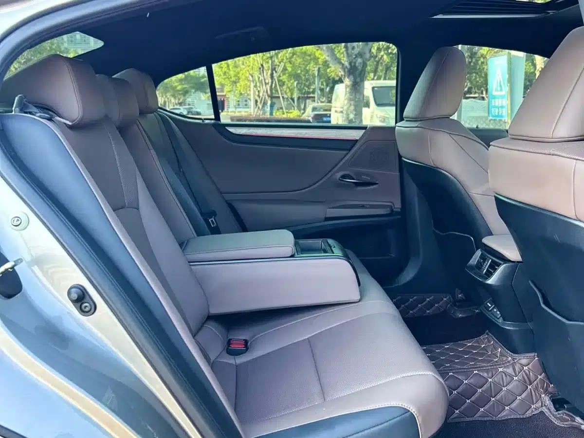Lexus ES 2025 300h Premium Edition — миниатюра 11