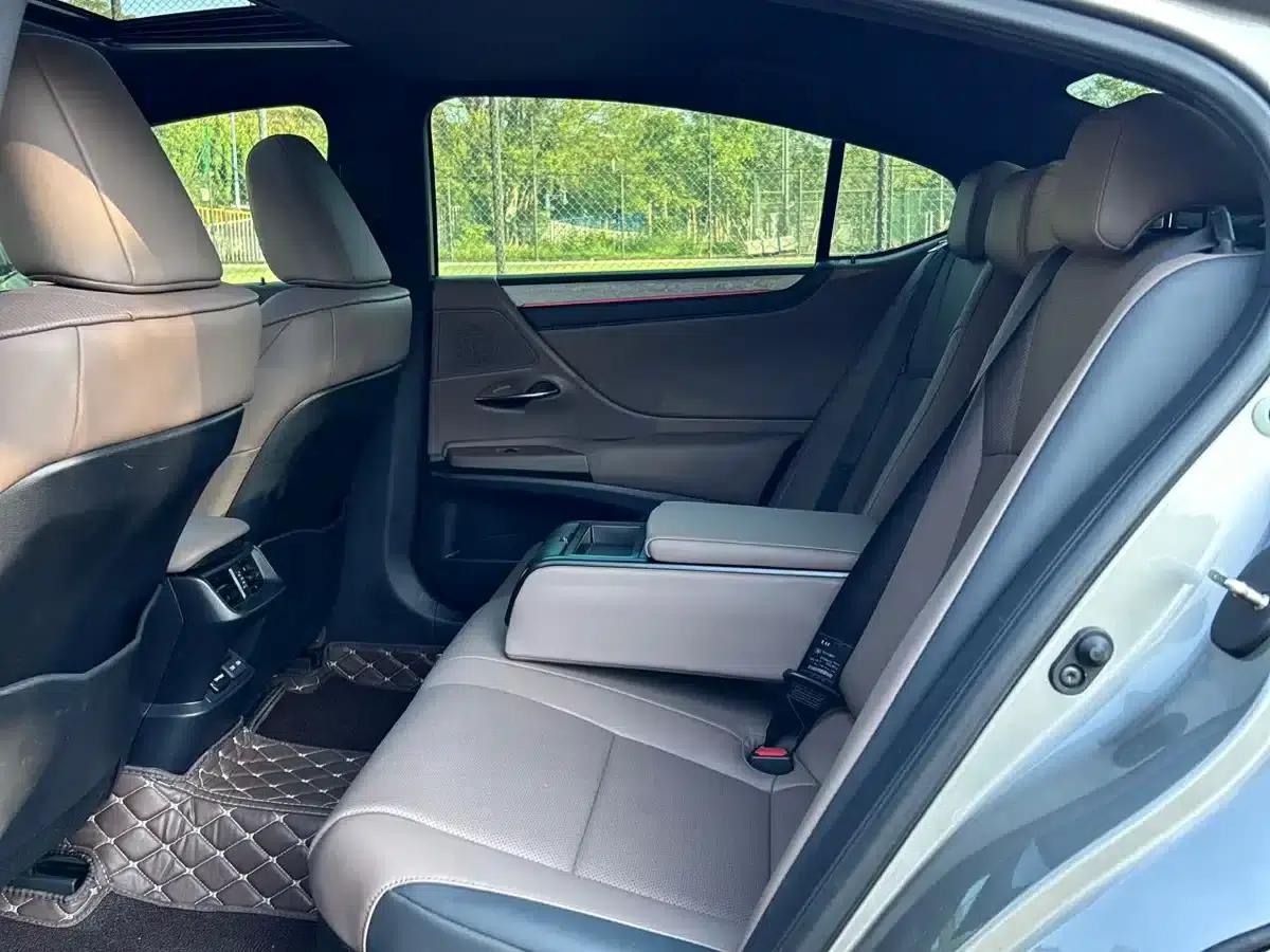 Lexus ES 2025 300h Premium Edition — миниатюра 12