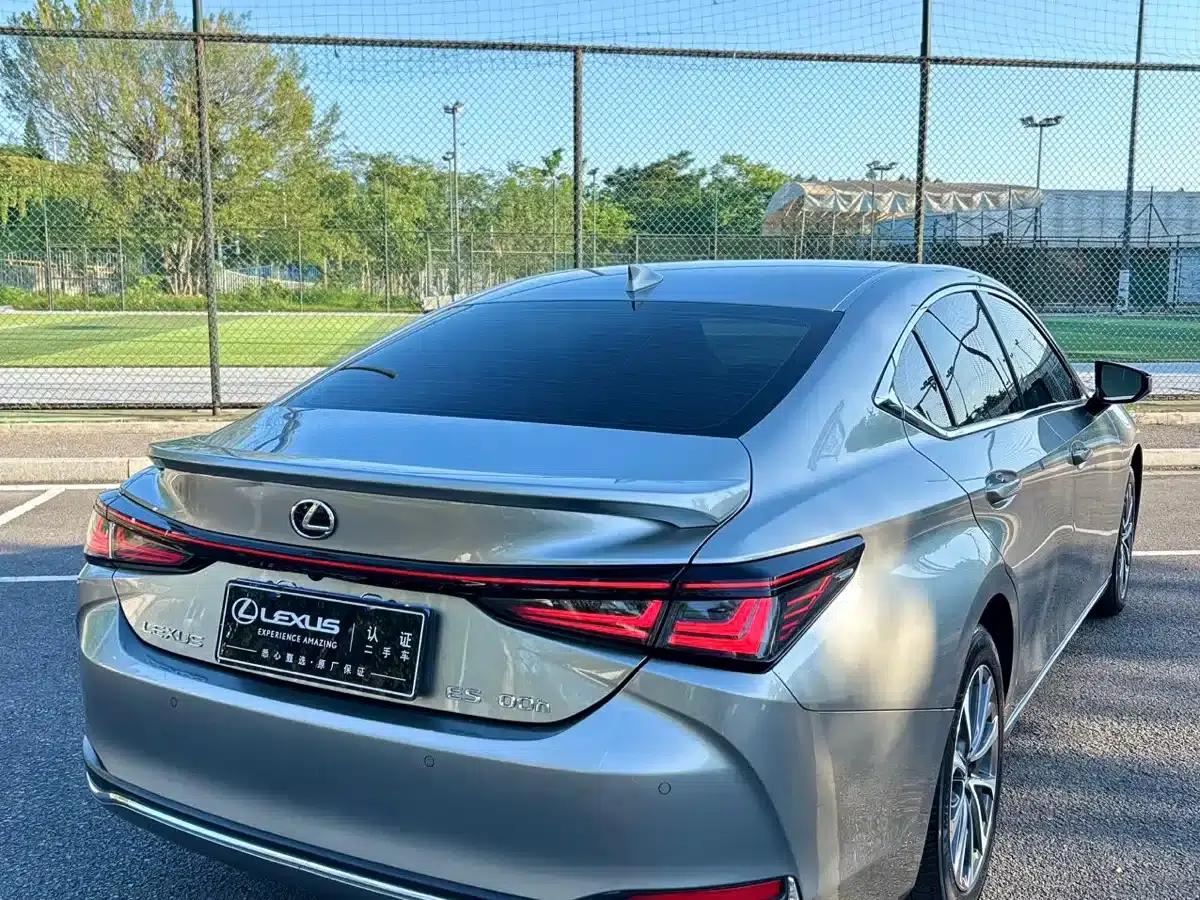 Lexus ES 2025 300h Premium Edition — миниатюра 3