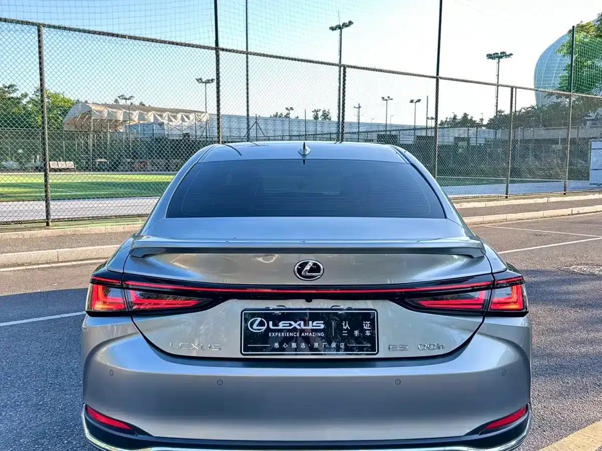 Lexus ES 2025 300h Premium Edition — миниатюра 4