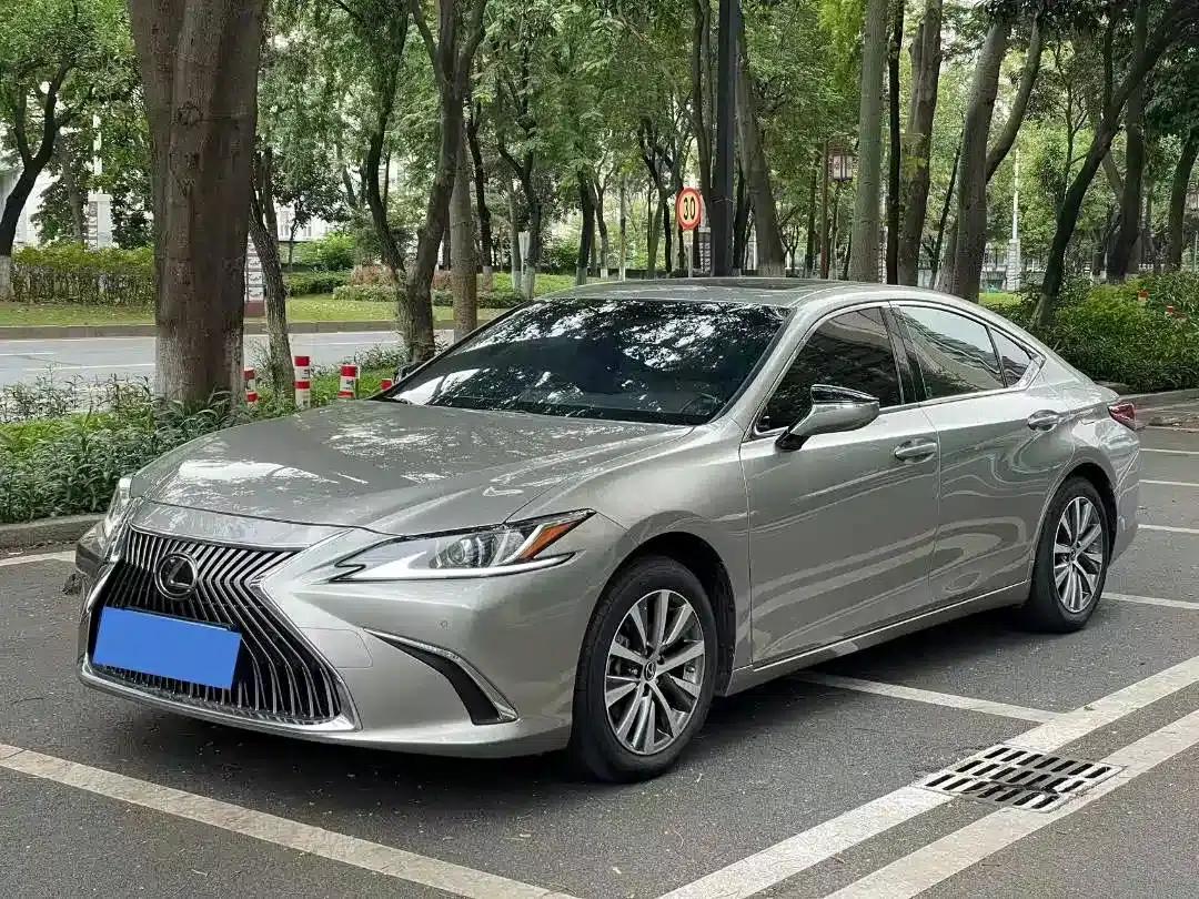 Lexus ES 2020 200 Luxury Edition — миниатюра 1
