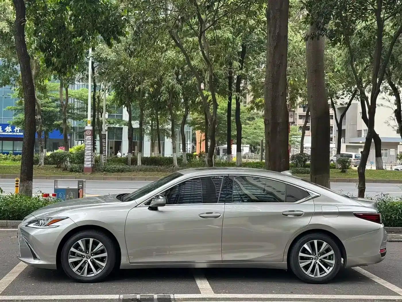 Lexus ES 2020 200 Luxury Edition — миниатюра 3
