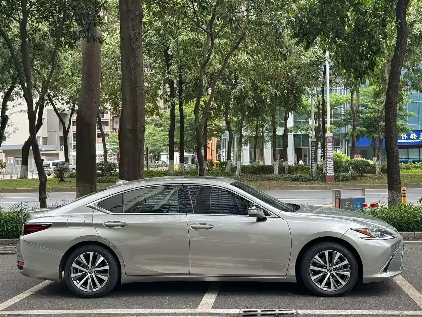 Lexus ES 2020 200 Luxury Edition — миниатюра 4