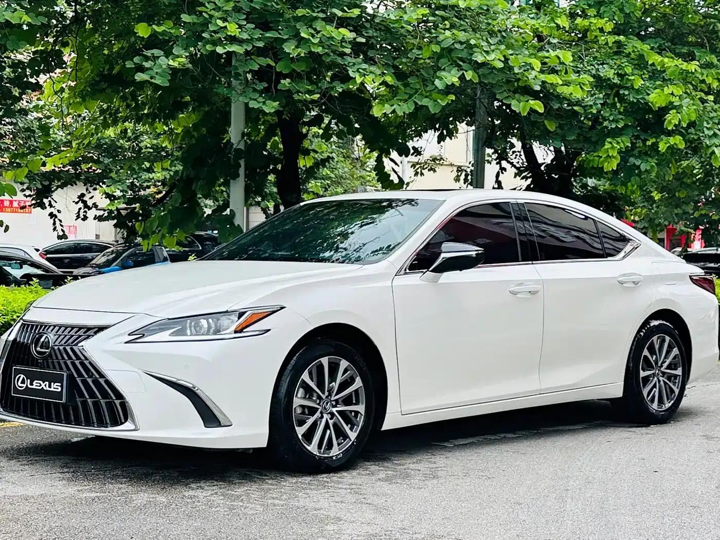 Lexus ES 2022 200 Premium Edition — миниатюра 1