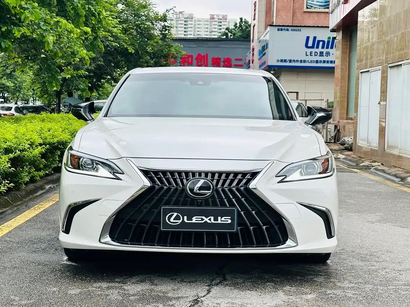 Lexus ES 2022 200 Premium Edition — миниатюра 2
