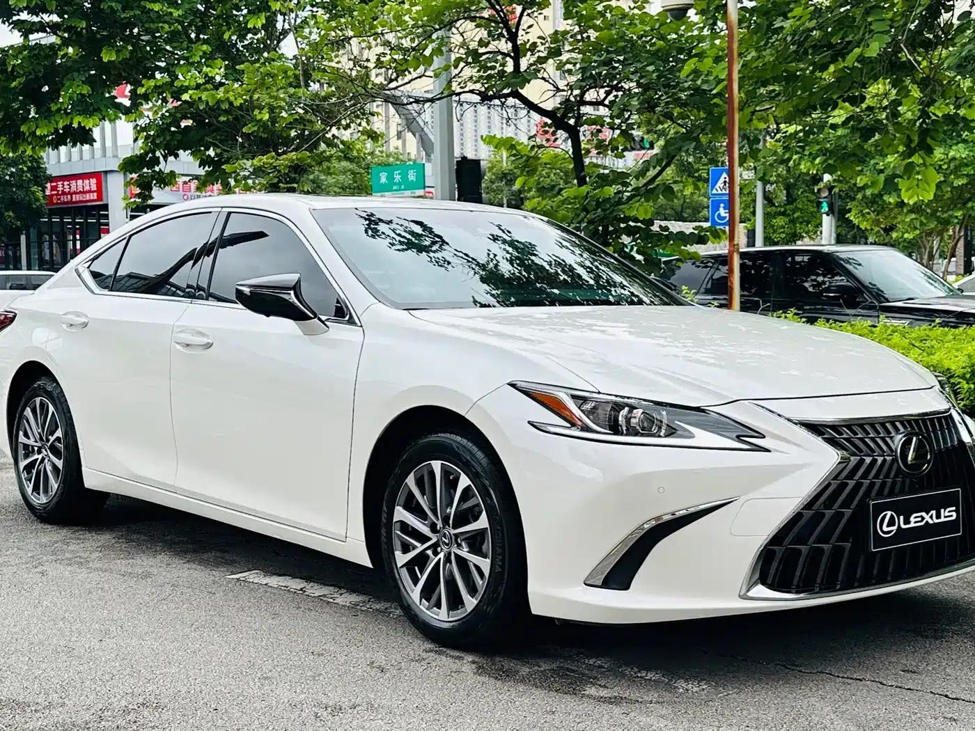 Lexus ES 2022 200 Premium Edition — миниатюра 3