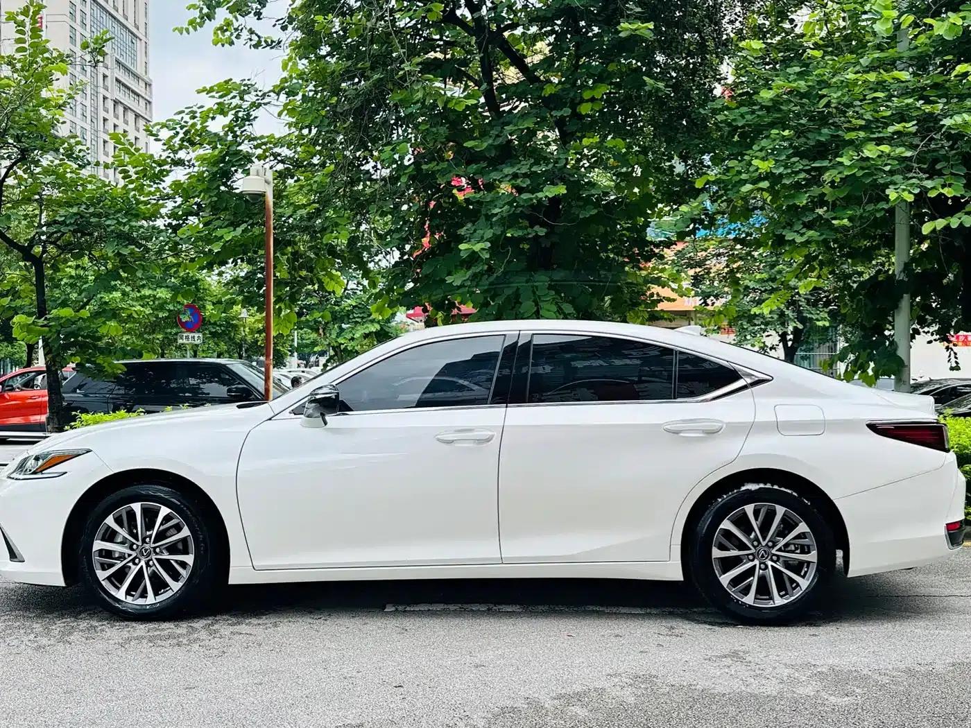 Lexus ES 2022 200 Premium Edition — миниатюра 26