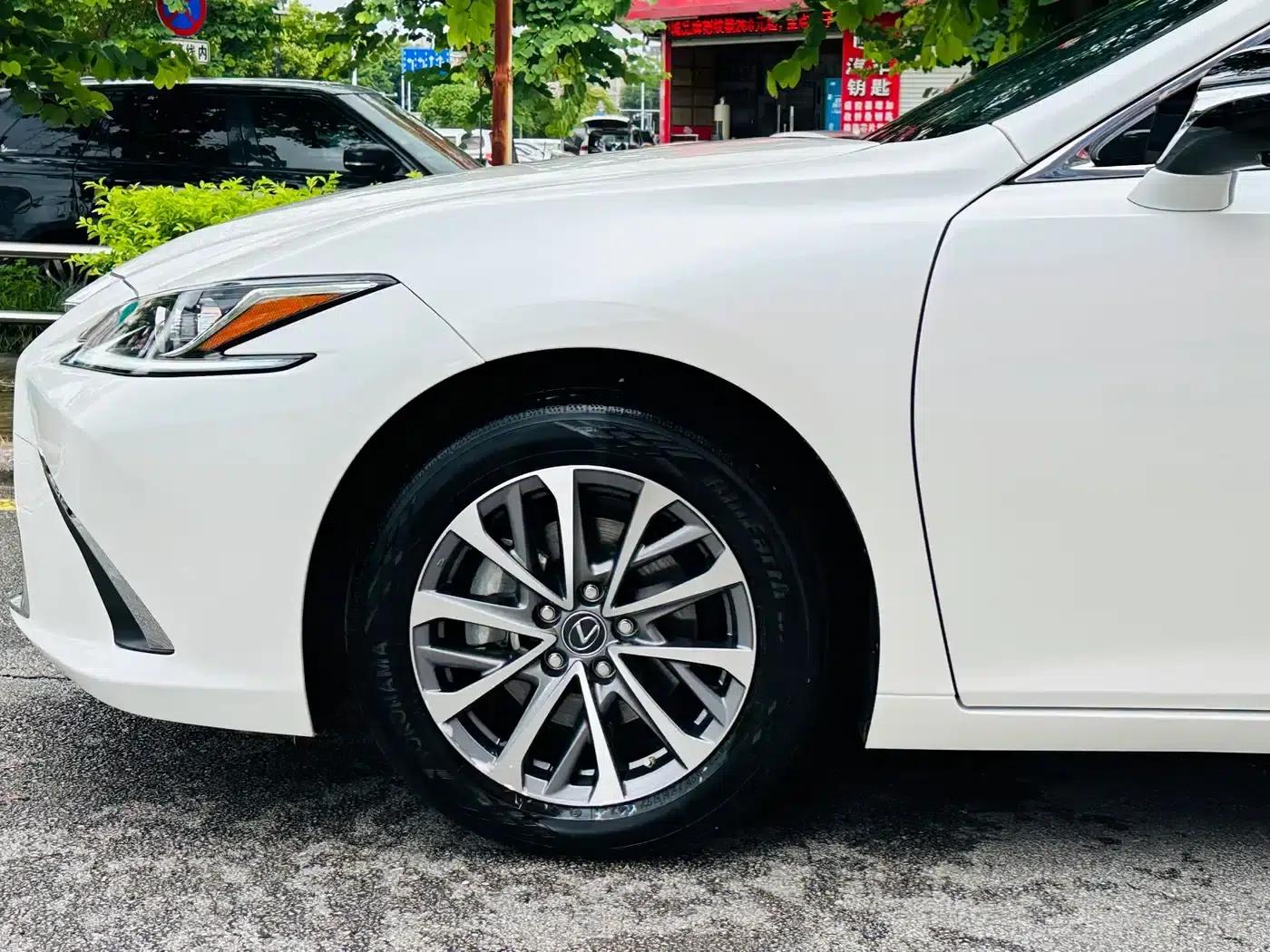 Lexus ES 2022 200 Premium Edition — миниатюра 9