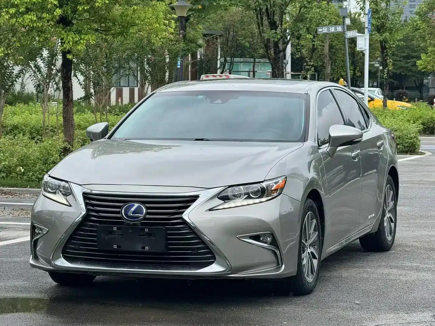 Lexus ES 2015 300h Comfort Edition — миниатюра 1