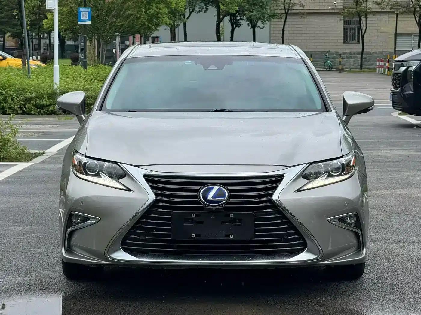 Lexus ES 2015 300h Comfort Edition — миниатюра 2