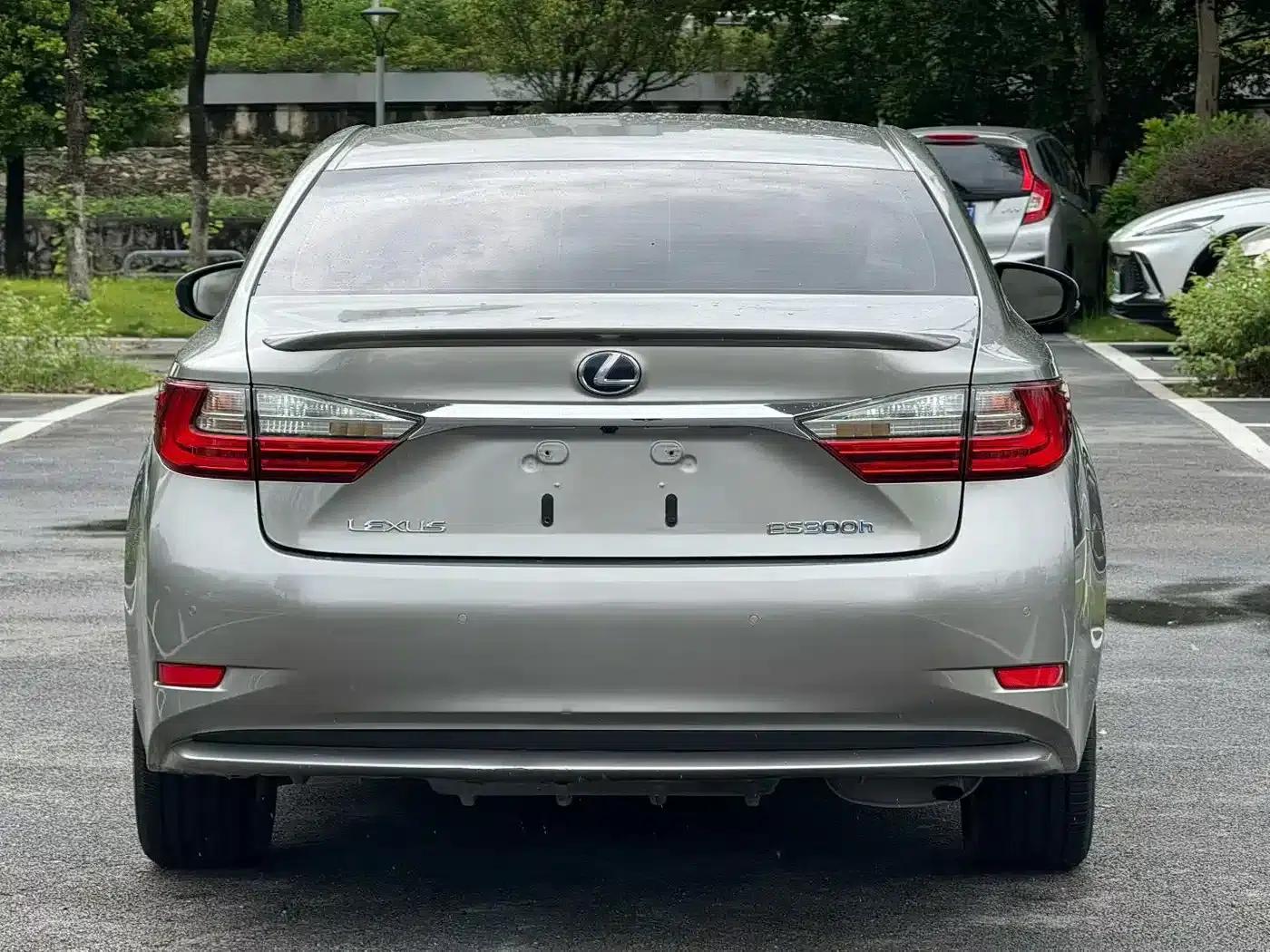 Lexus ES 2015 300h Comfort Edition — миниатюра 3