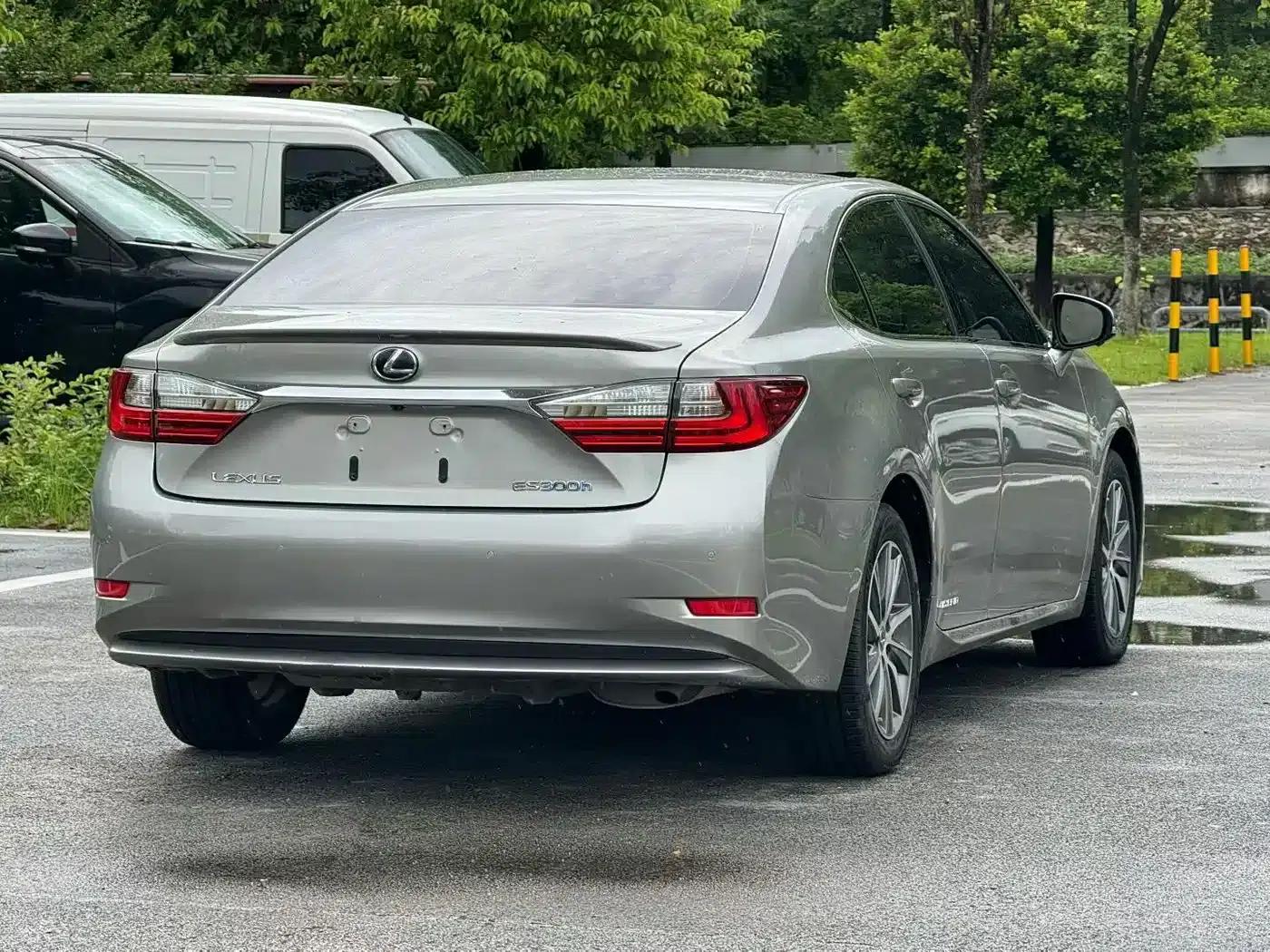 Lexus ES 2015 300h Comfort Edition — миниатюра 4