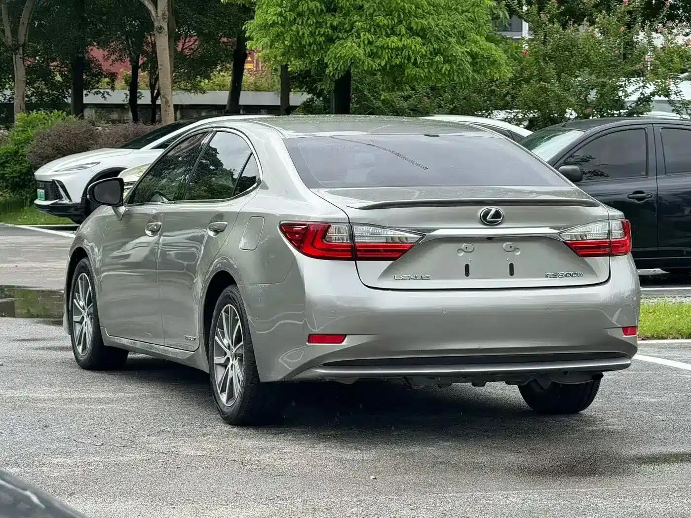 Lexus ES 2015 300h Comfort Edition — миниатюра 5