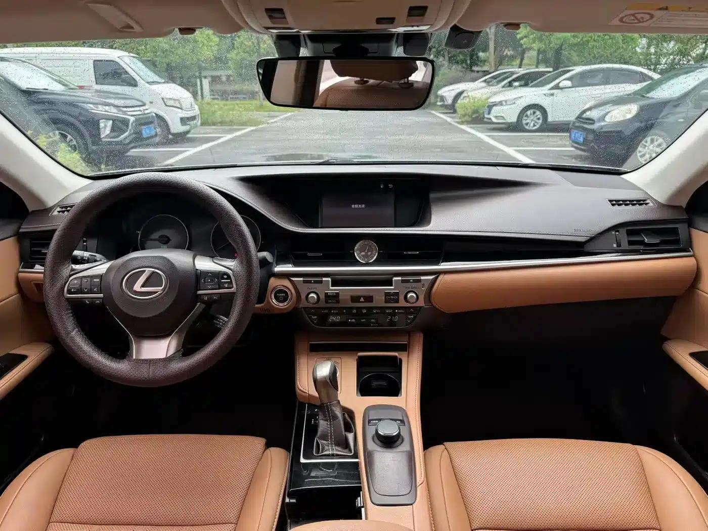 Lexus ES 2015 300h Comfort Edition — миниатюра 8