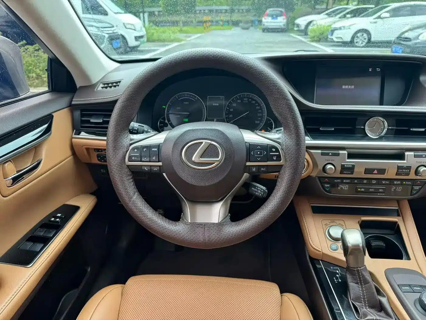 Lexus ES 2015 300h Comfort Edition — миниатюра 9