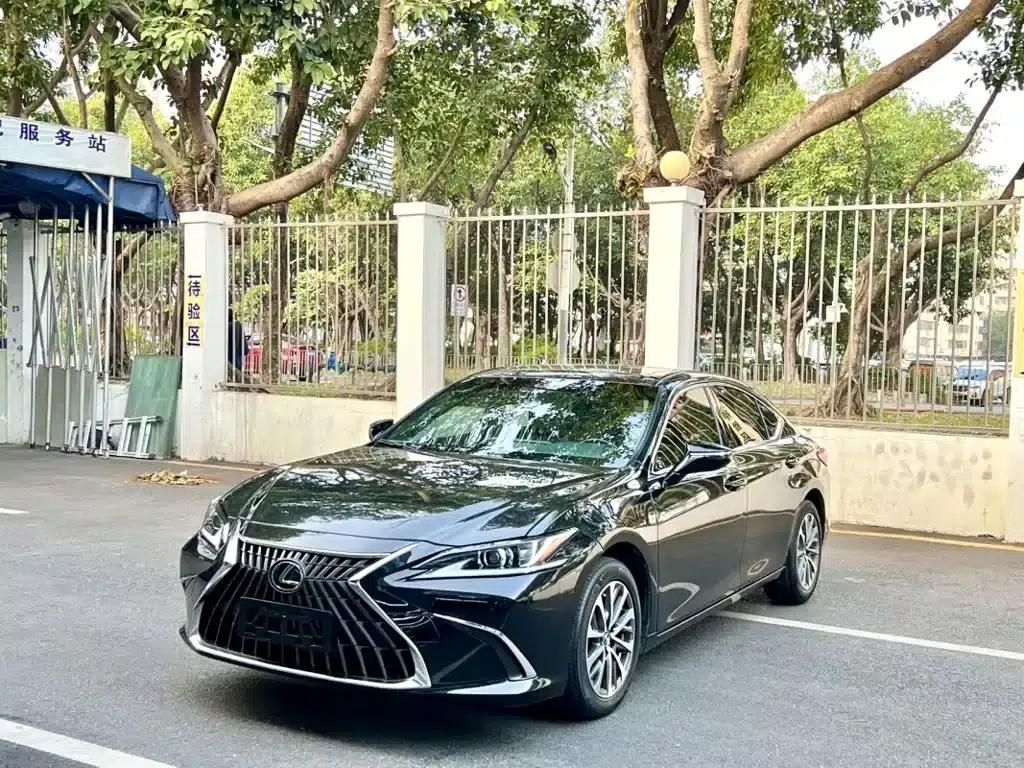 Lexus ES 2023 200 Premium Edition — миниатюра 1