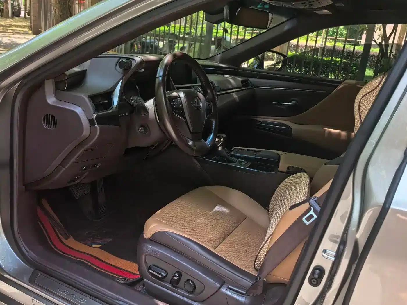 Lexus ES 2020 300h Premium Edition — миниатюра 14