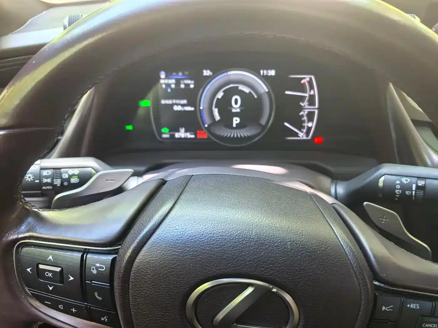 Lexus ES 2020 300h Premium Edition — миниатюра 17