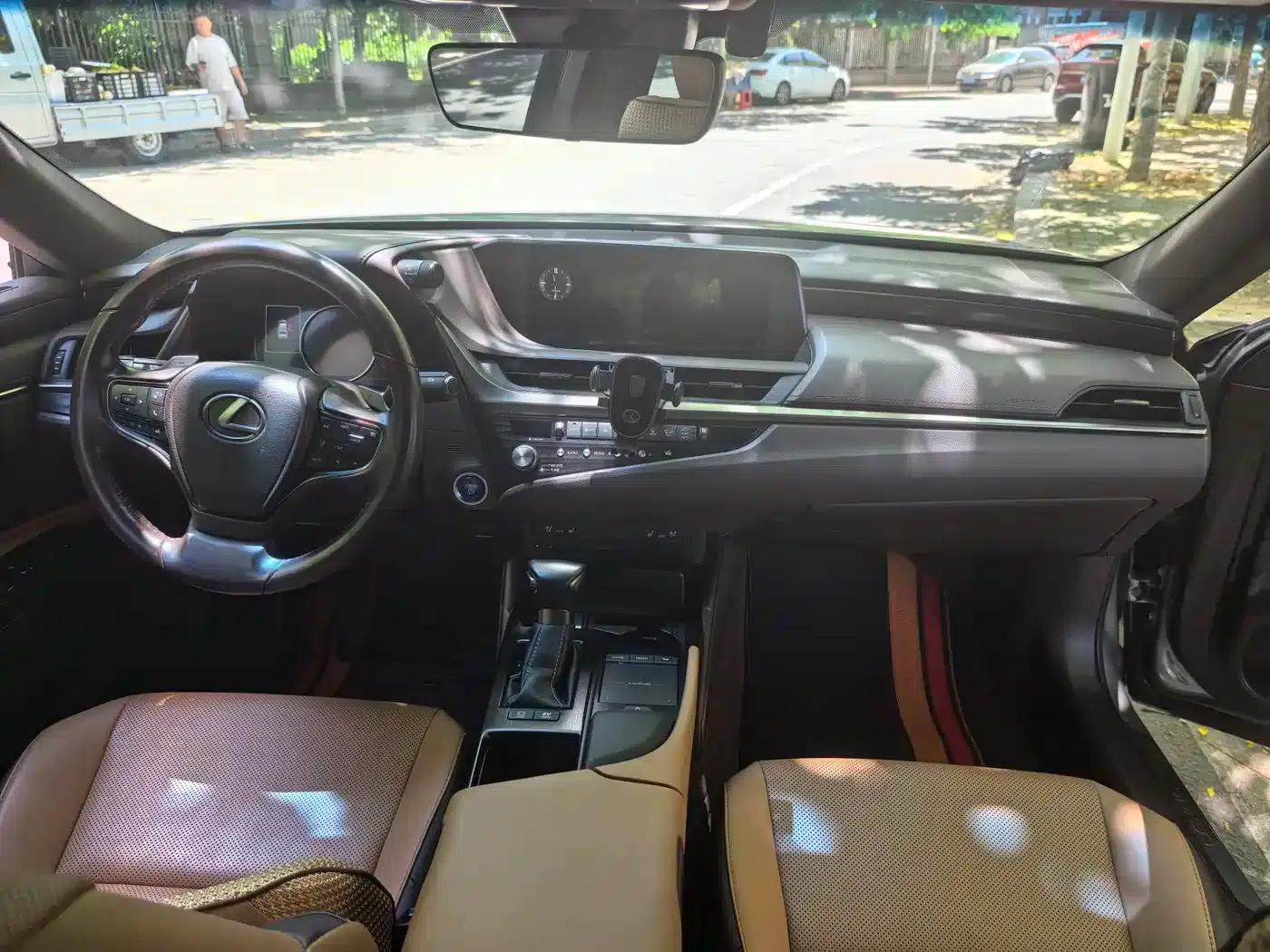 Lexus ES 2020 300h Premium Edition — миниатюра 6