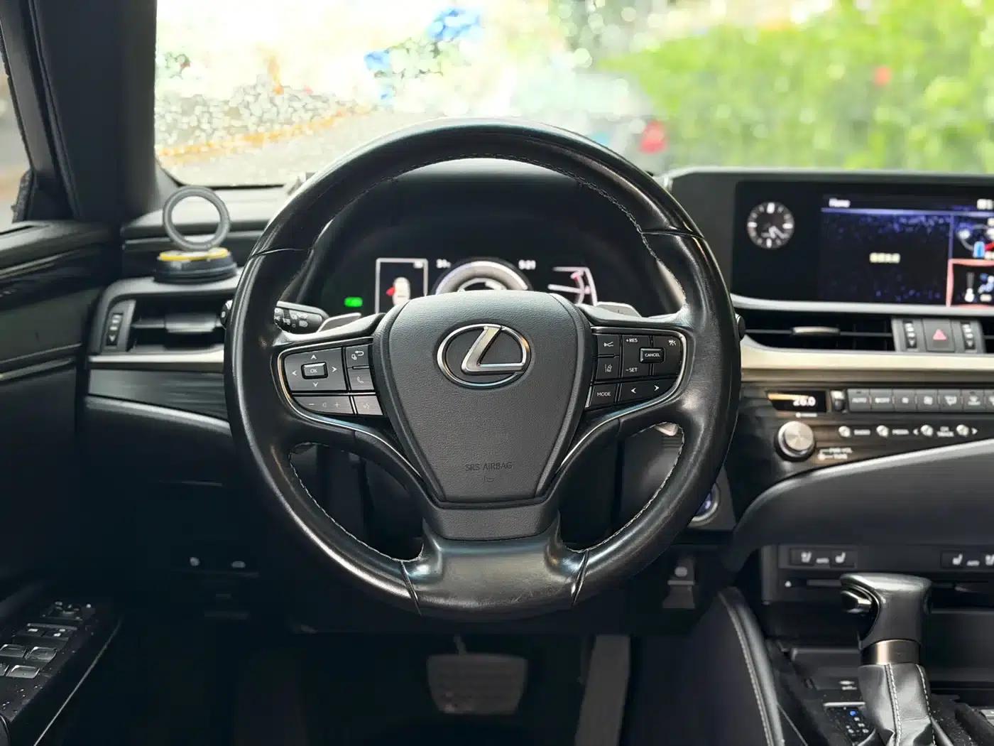 Lexus ES 2020 300h Premium Edition — миниатюра 11