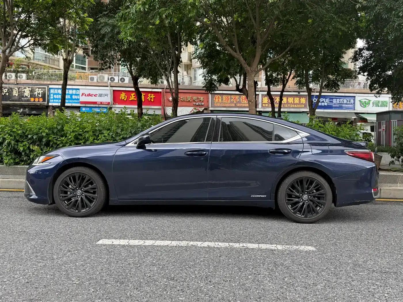 Lexus ES 2020 300h Premium Edition — миниатюра 3