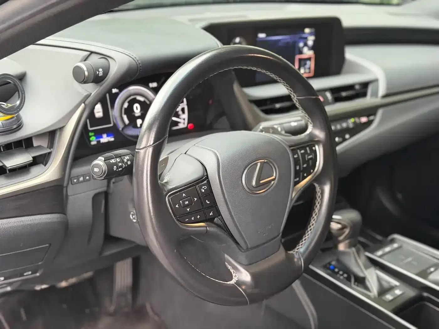 Lexus ES 2020 300h Premium Edition — миниатюра 4
