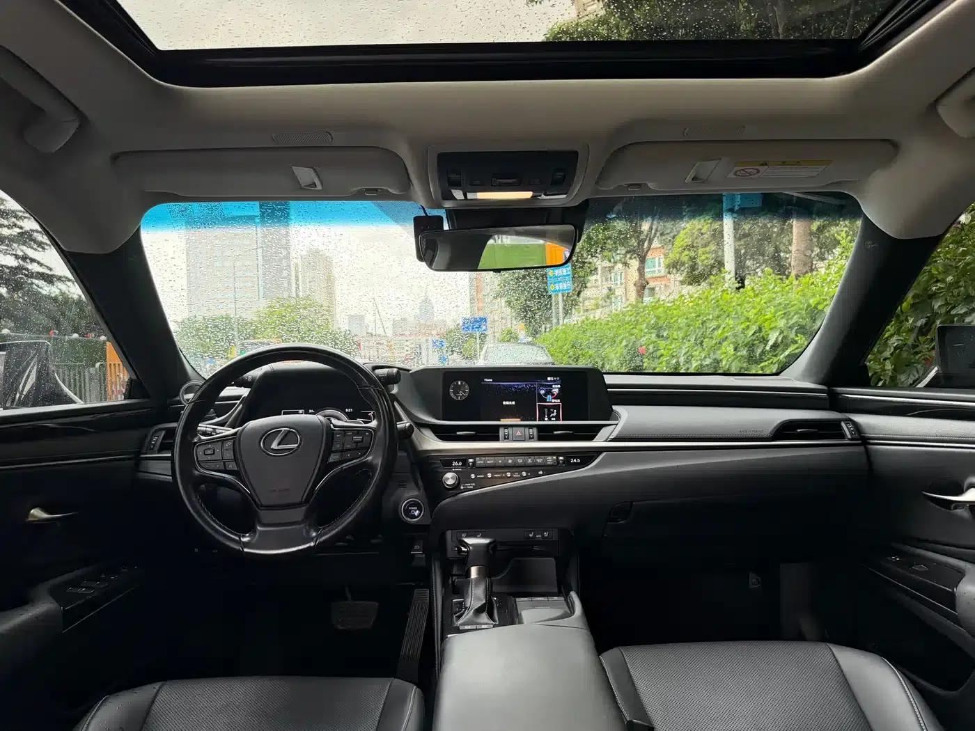 Lexus ES 2020 300h Premium Edition — миниатюра 10