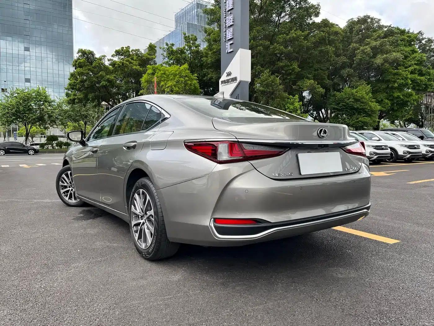 Lexus ES 2023 200 Premium Edition — миниатюра 4